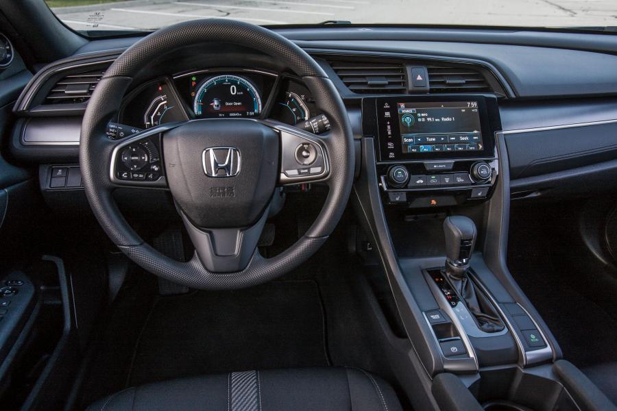 Торпедо Honda Civic Hatchback (FK7) 2016 года  (NA) (фото 37 из 40)
